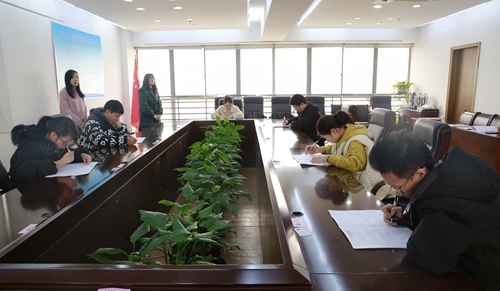 筆試現場1_副本.jpg
