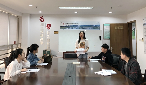 圖為人力資源部對新員工進行培訓_副本.jpg
